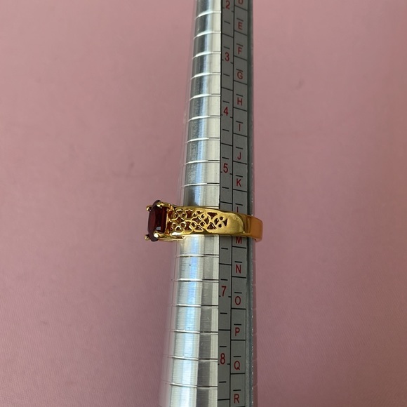 Romantic Gold Ring with wine oval shaped crystal - Picture 6 of 6